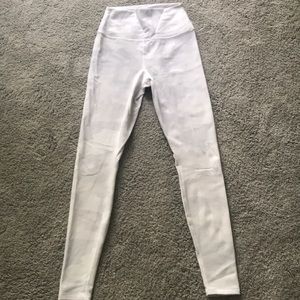 Alo yoga white camo 7/8 airbrush leggings